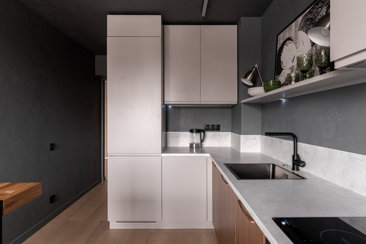 До и после: Кухня со спящей японкой