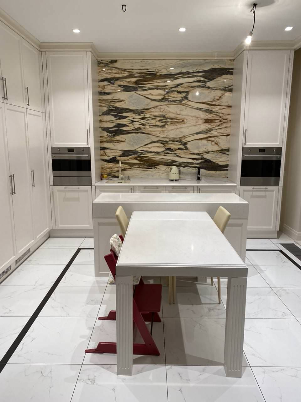 Обложка проекта: Мебель в коттедж