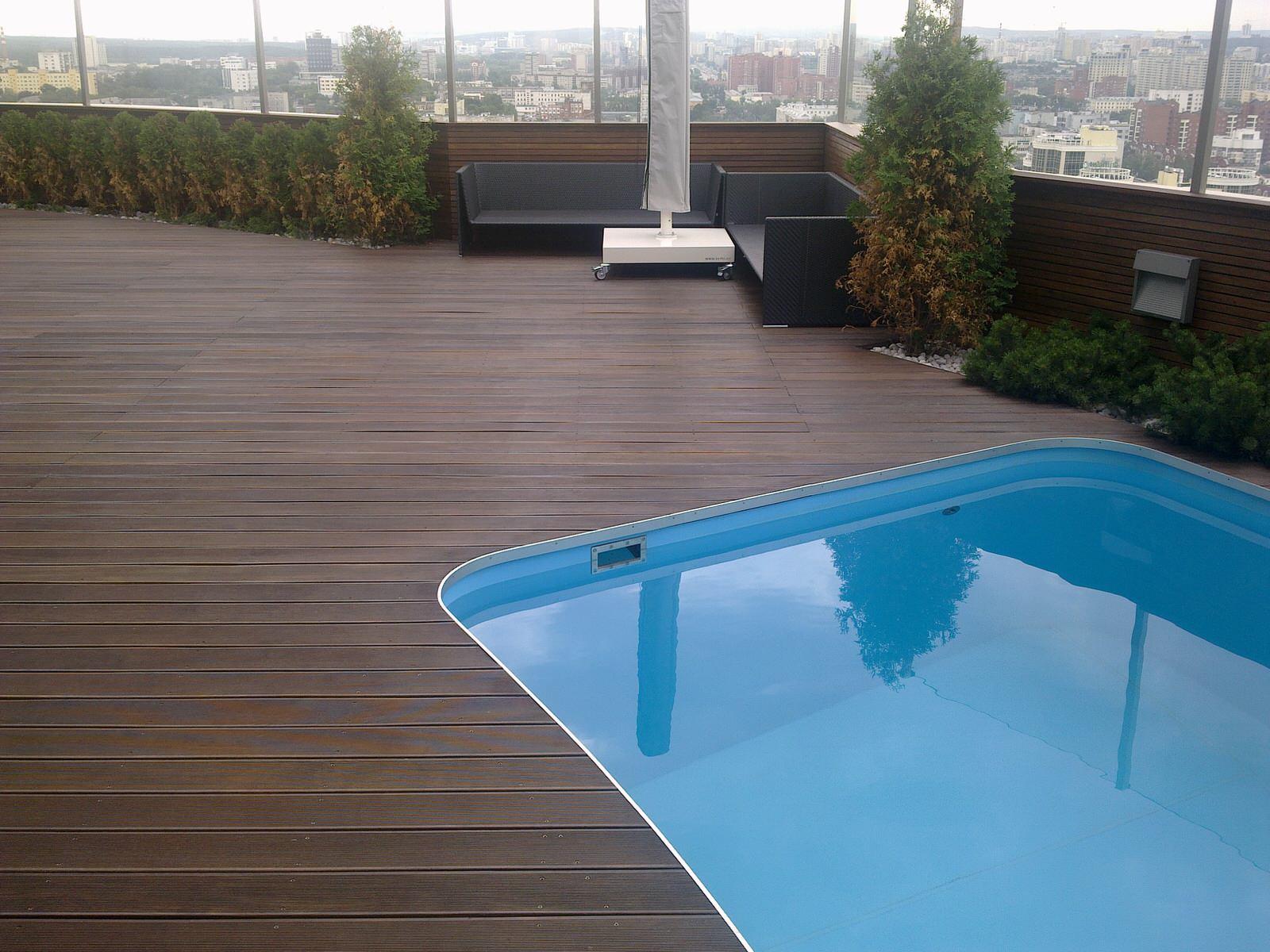 Обложка проекта: Квартира на последнем этаже с потрясающим видом и бассейном