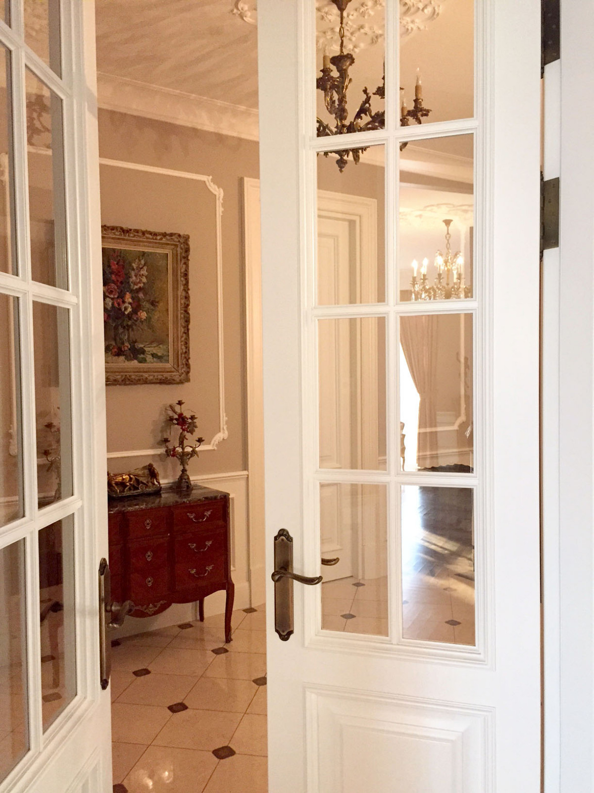 Recreating the Interior of the Chekhov’s Period in a Suburban Residence