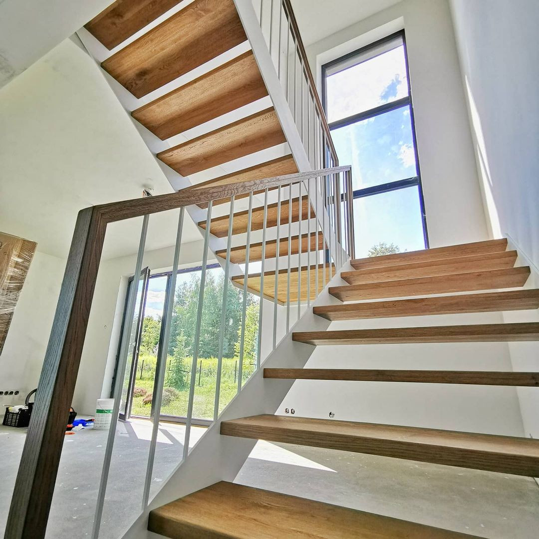 Обложка проекта: П-образная лестница с площадкой