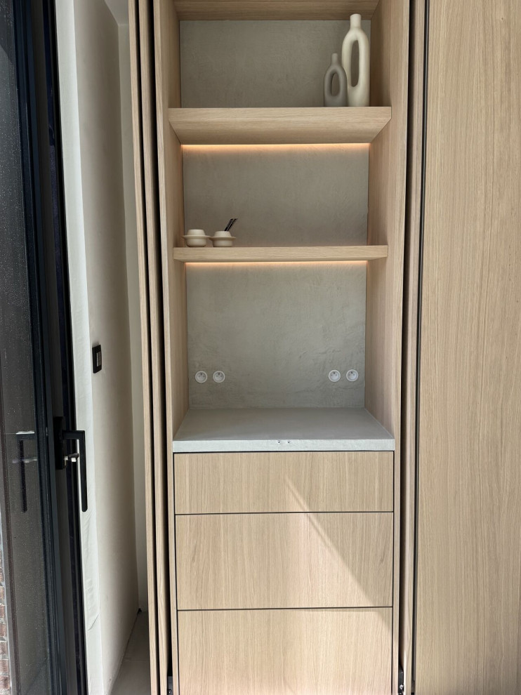 Экостиль в деталях: столешница, пол и полки с эффектом микроцемента