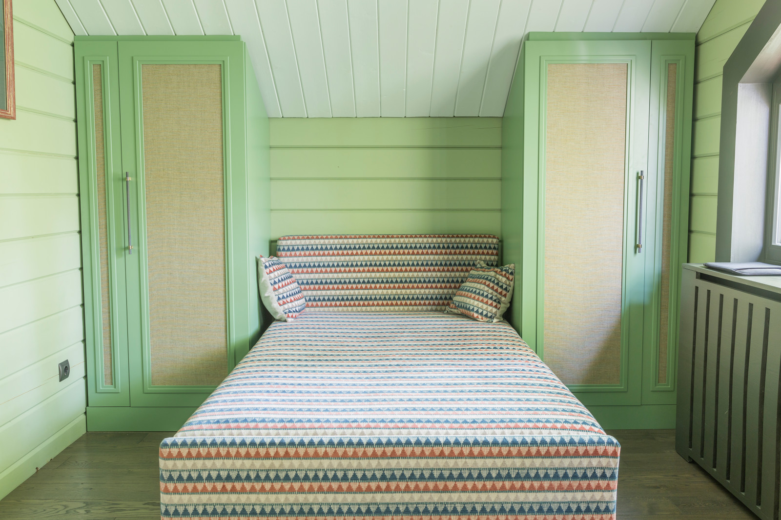 Обложка проекта: Встроенный шкаф из МДФ