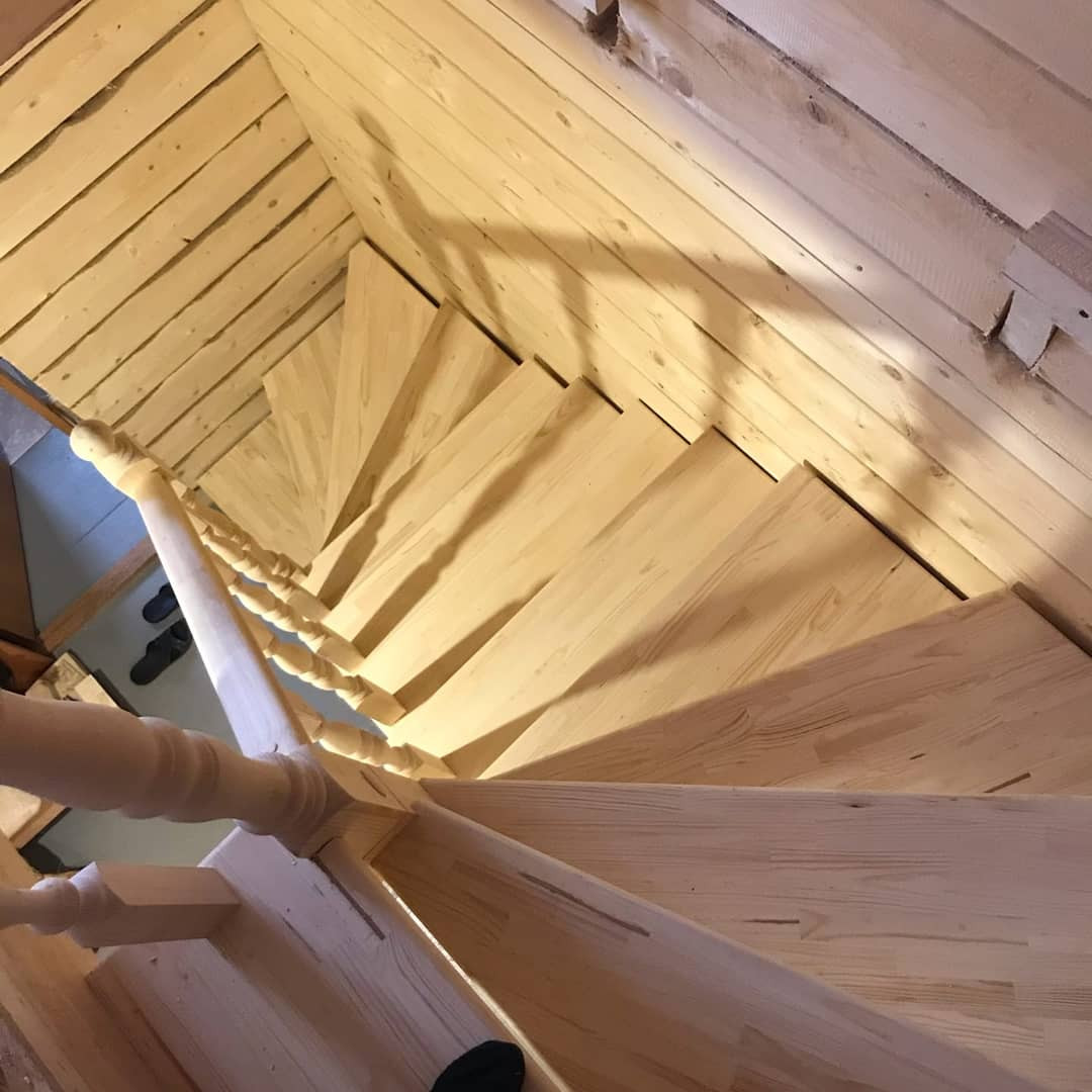 Деревянные лестницы на заказ