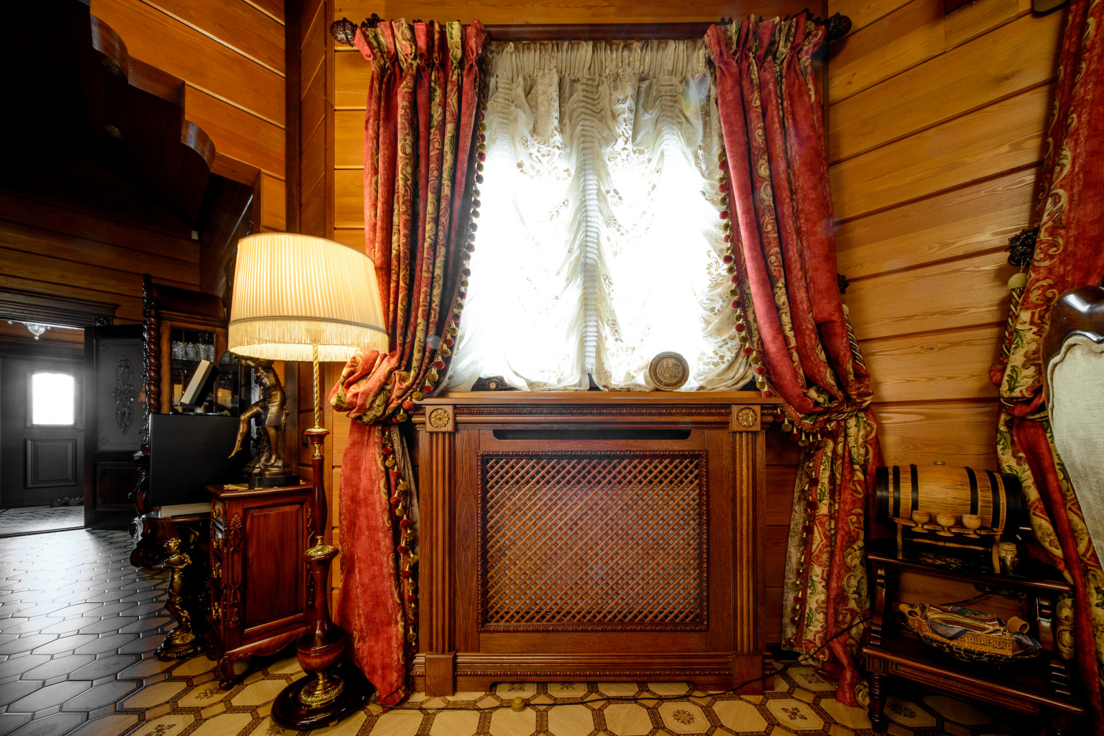 Отделка комнаты отдыха и кухни в деревянном доме