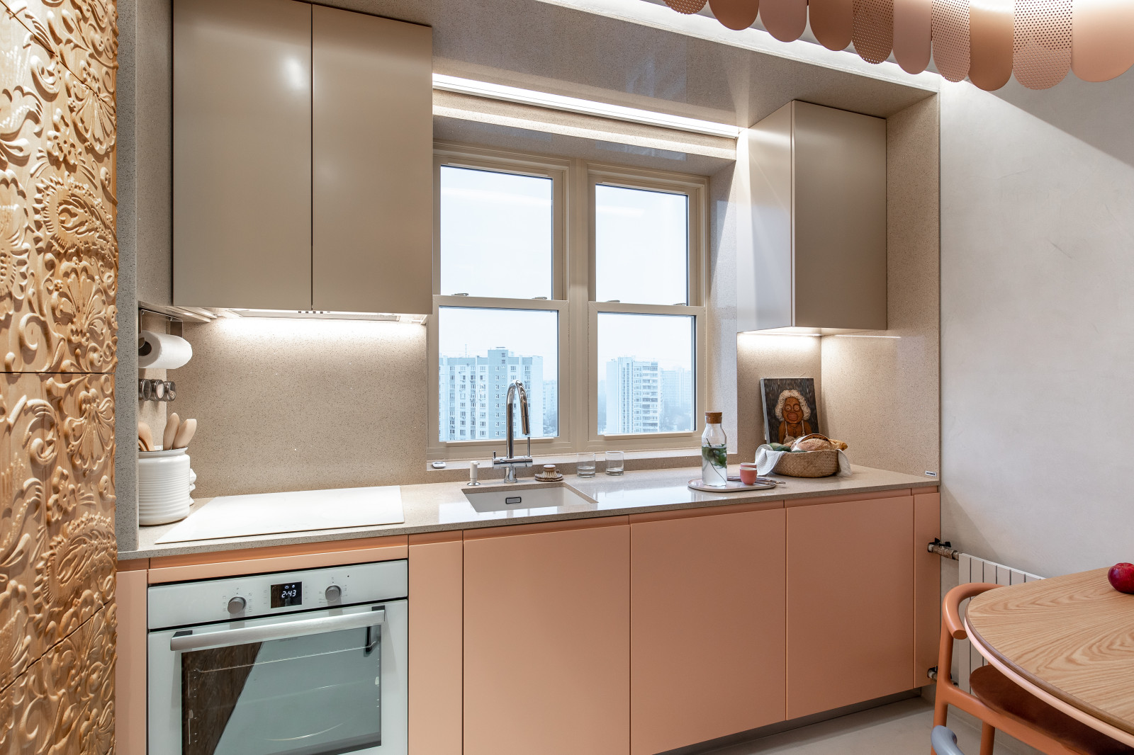 Тропическая кухня под цветком протеи