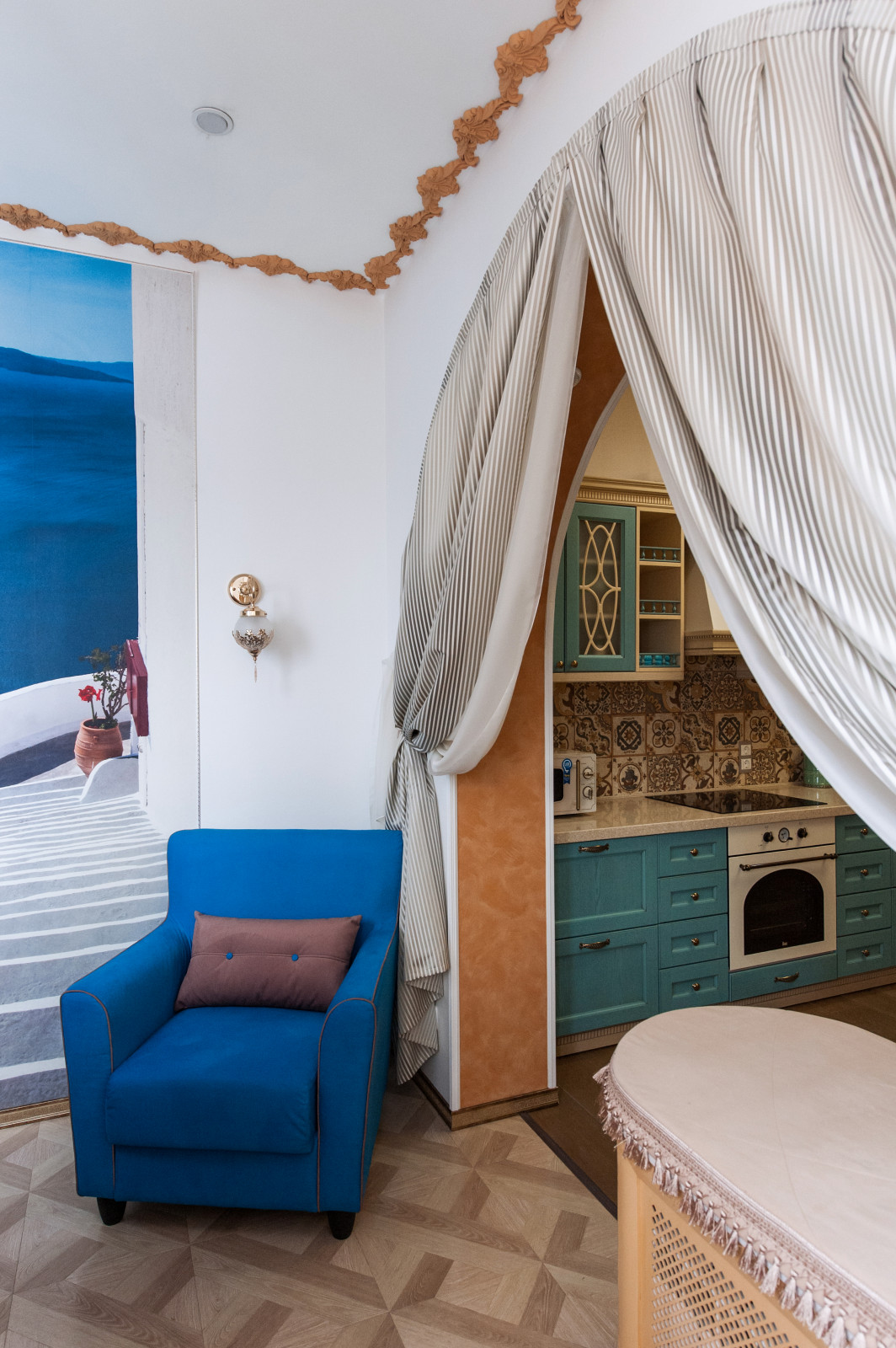 Французский прованс с элементами шебби-шик.