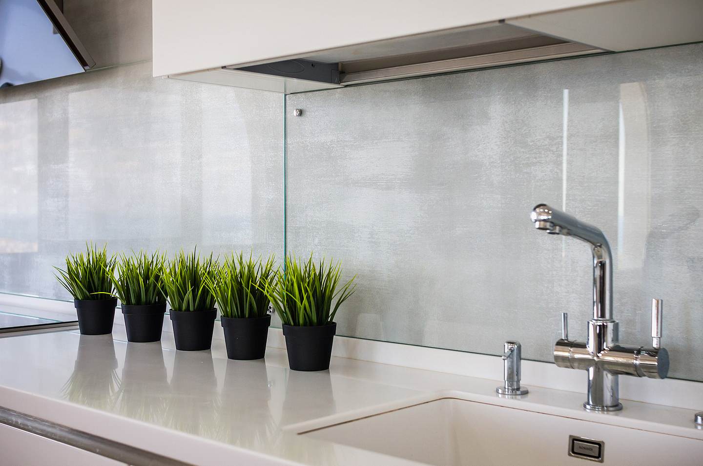 Монохромная кухня