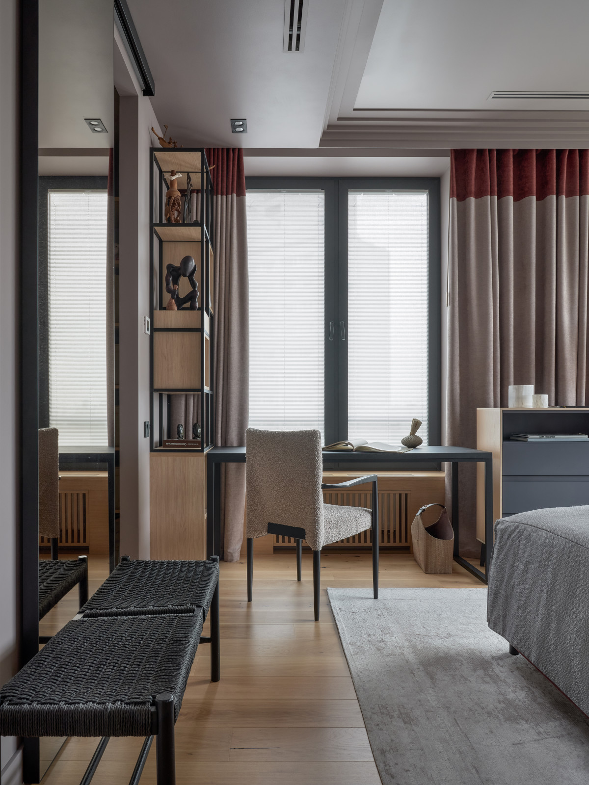 Современный интерьер с фиолетовыми акцентами