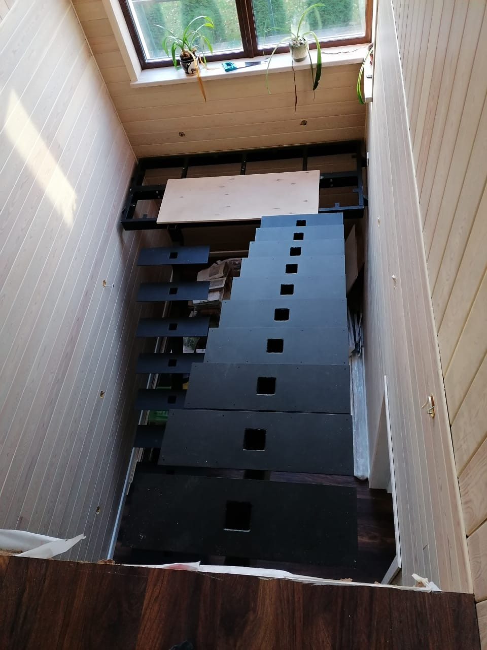 Лестница на стальном монокосоуре