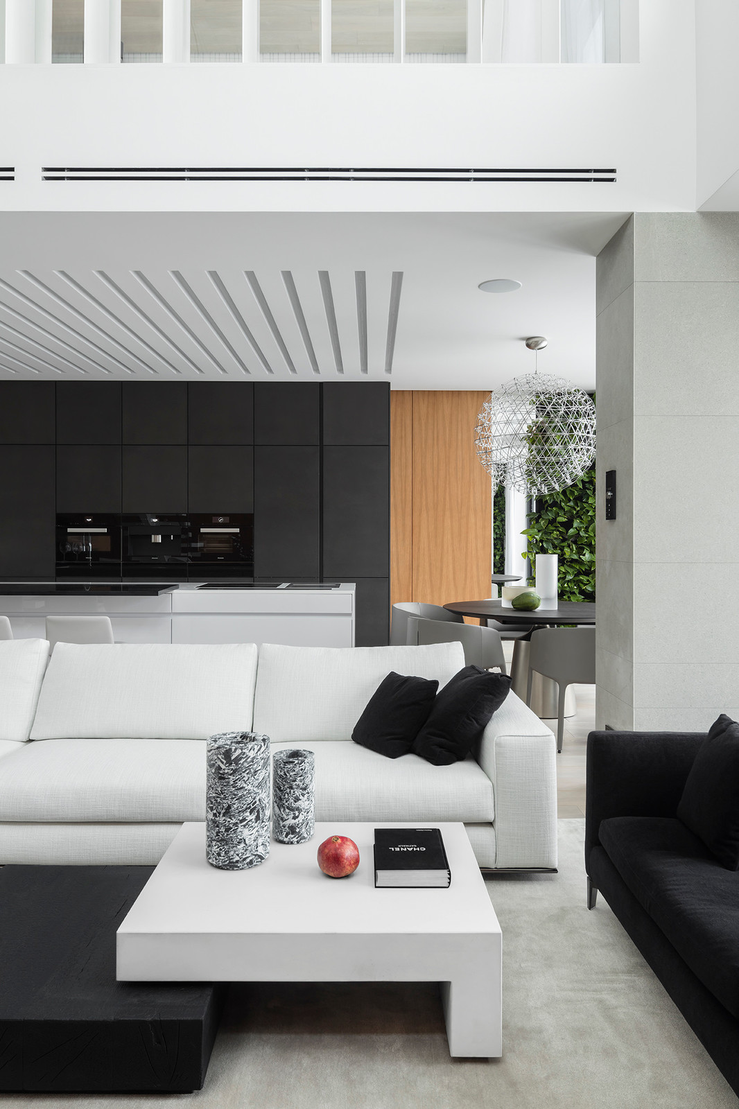 Один из реализованных нами проектов - кухня LEICHT LARGO-FG-A | CONCRETE-A