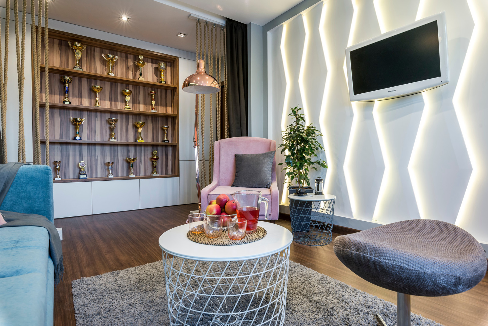 Обложка проекта: Световая панель Synthes в программе Школа ремонта