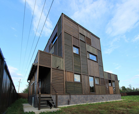 Деревянный дом в стиле пэчворк