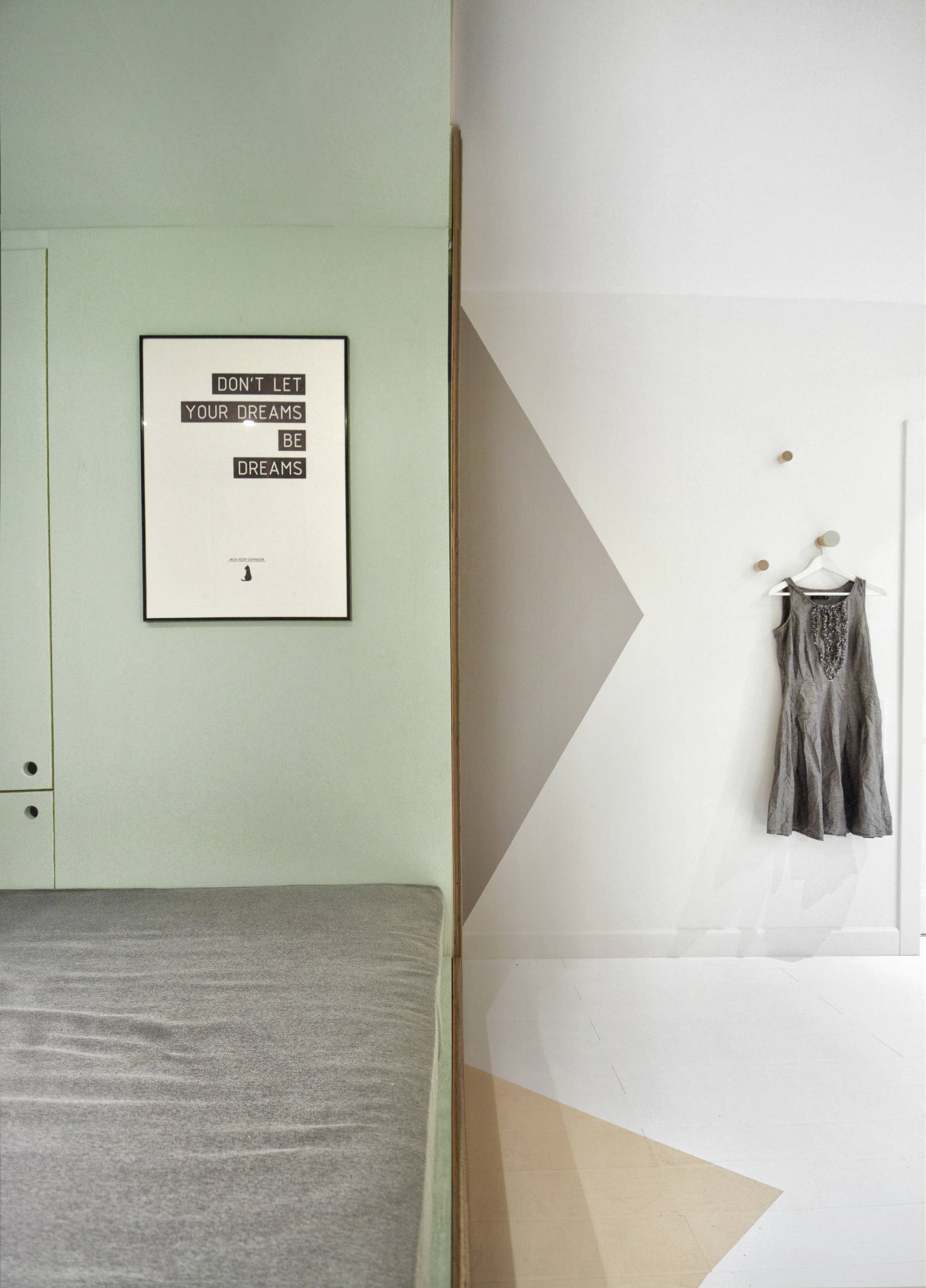 Детская недели: Необычная спальня в «кубе» для девочки-подростка