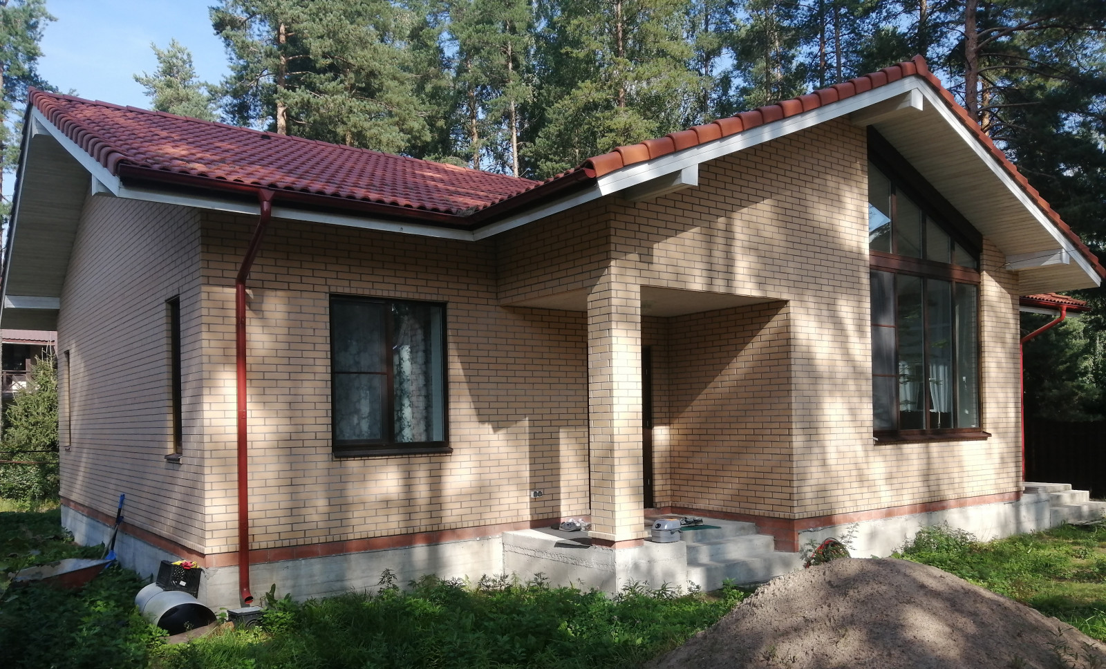 Обложка проекта: Одноэтажный компактный дом площадью 140 м2