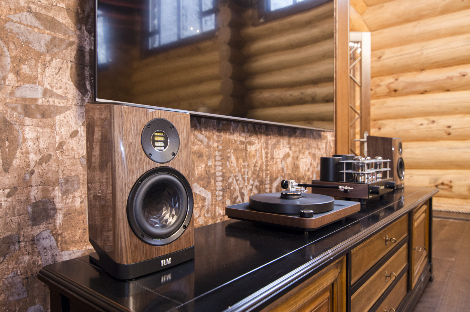 Обложка проекта: Акустическая система в гостиной