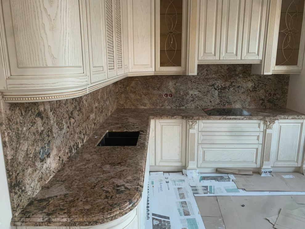 Столешница и фартук из гранита