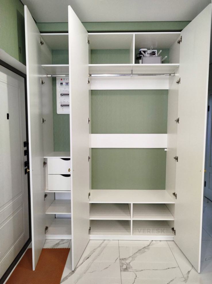 Встроенные распашные шкафы