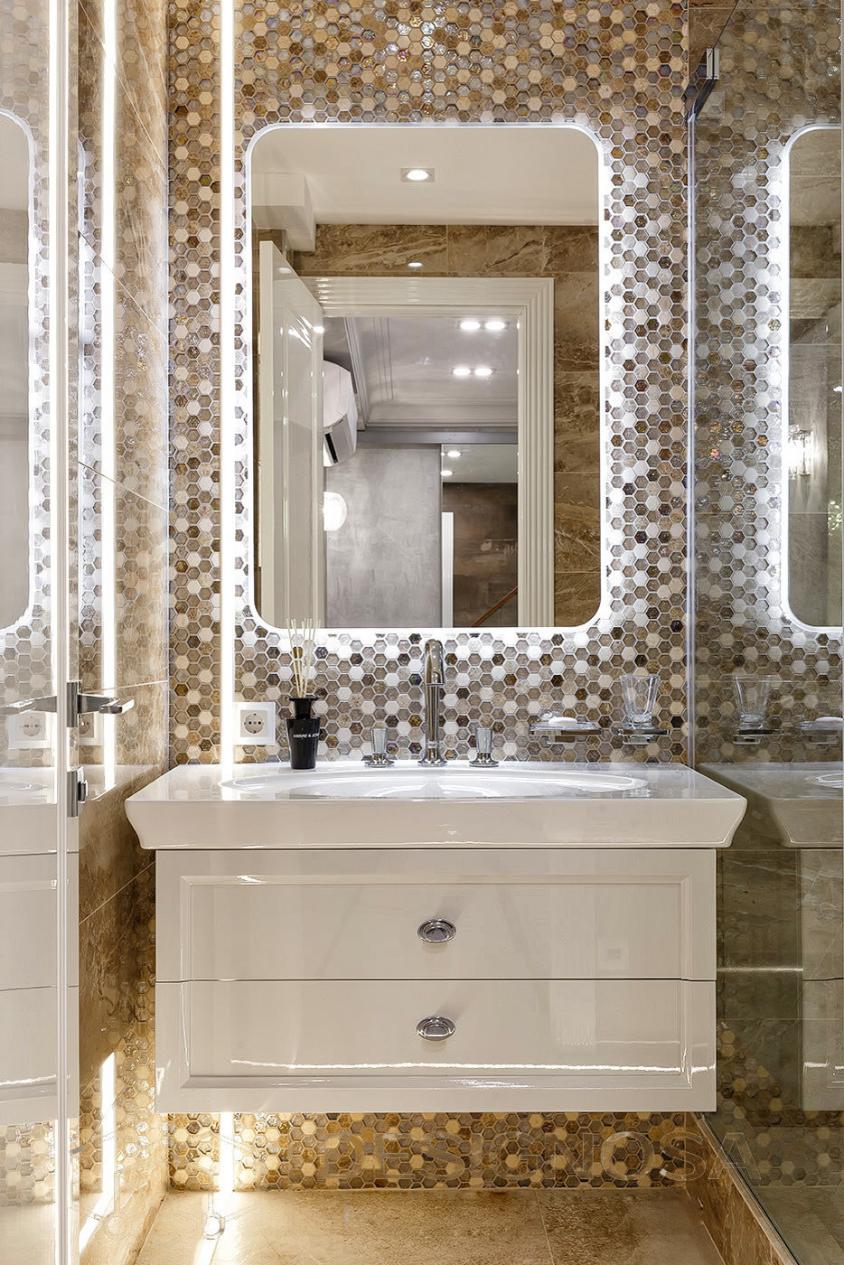 Интерьер двухуровневой квартиры с панорамными окнами, Санкт-Петербург