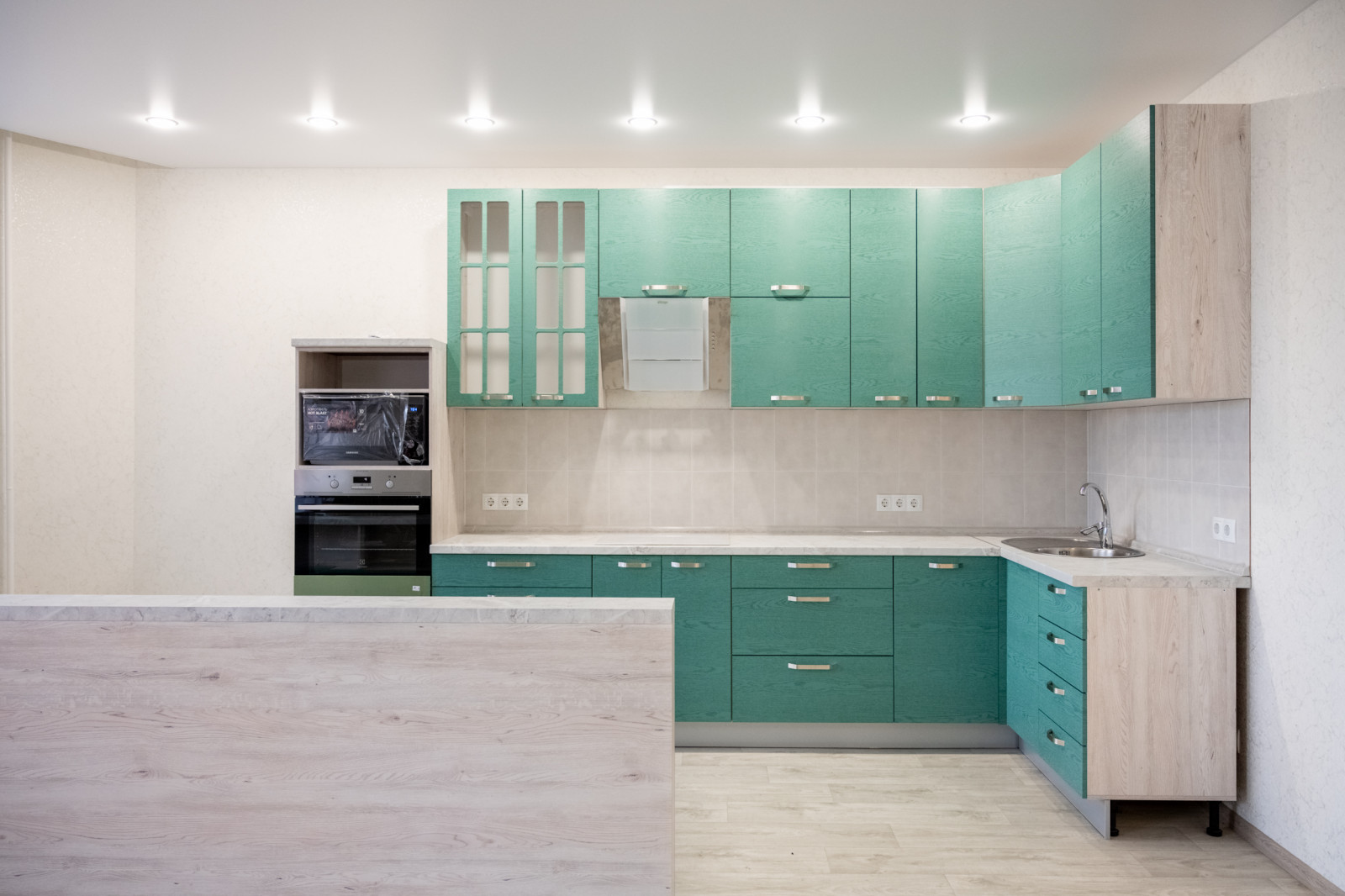 Антон Новоселов