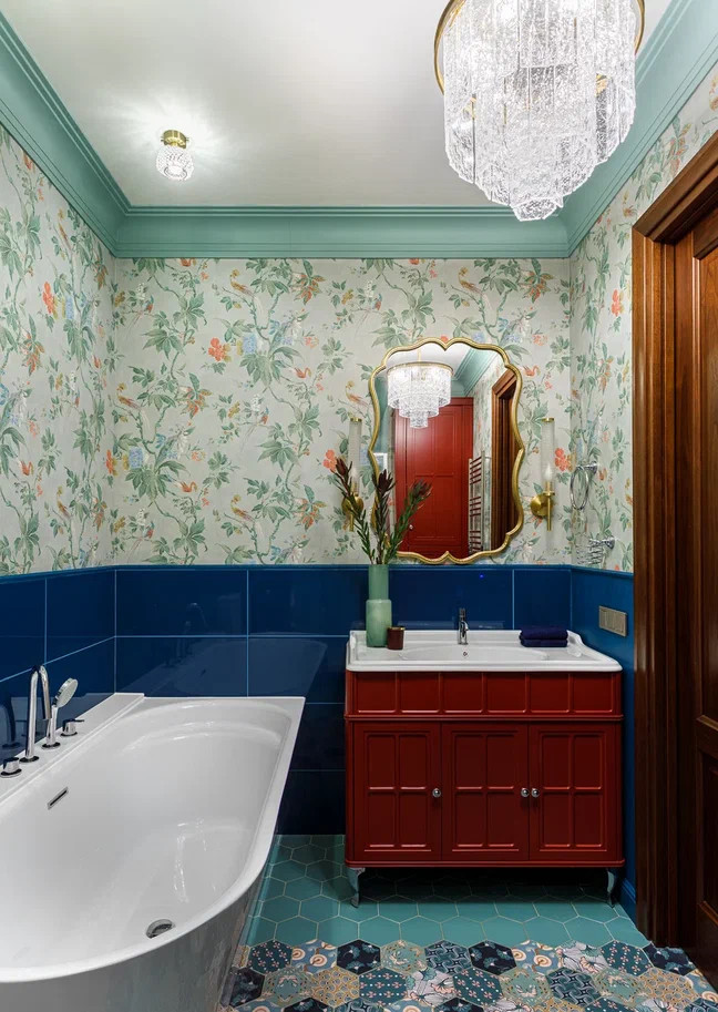 Эффектная квартира с обилием орнаментов для творческой личности