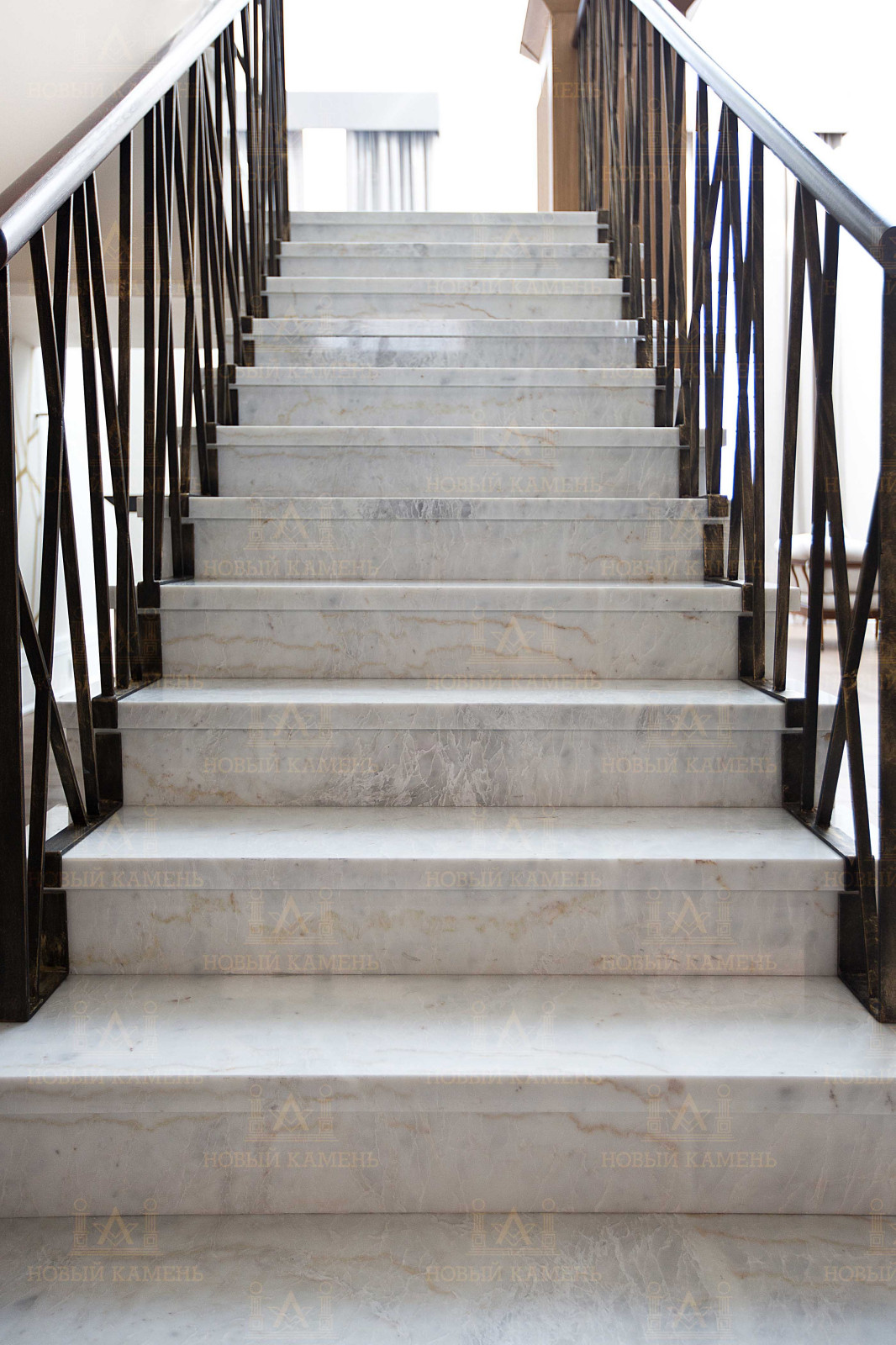 Лестница из мрамора