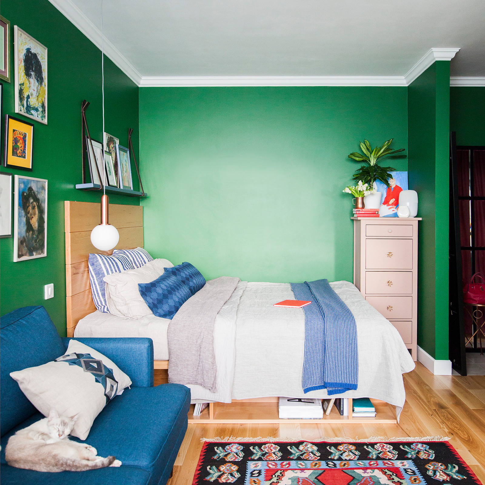 Съёмка квартиры в изумрудном цвете