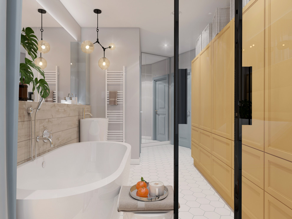 На берегу моря