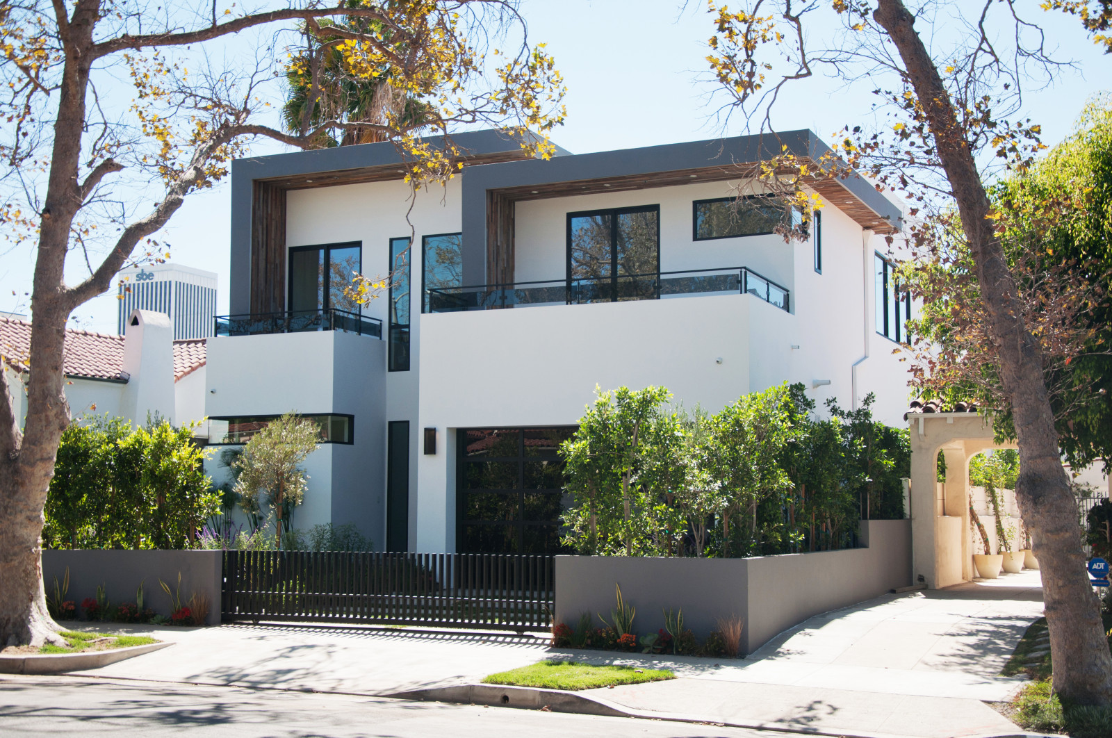 Западный Голливуд - Лос Анджелес. Дом в современном стиле.