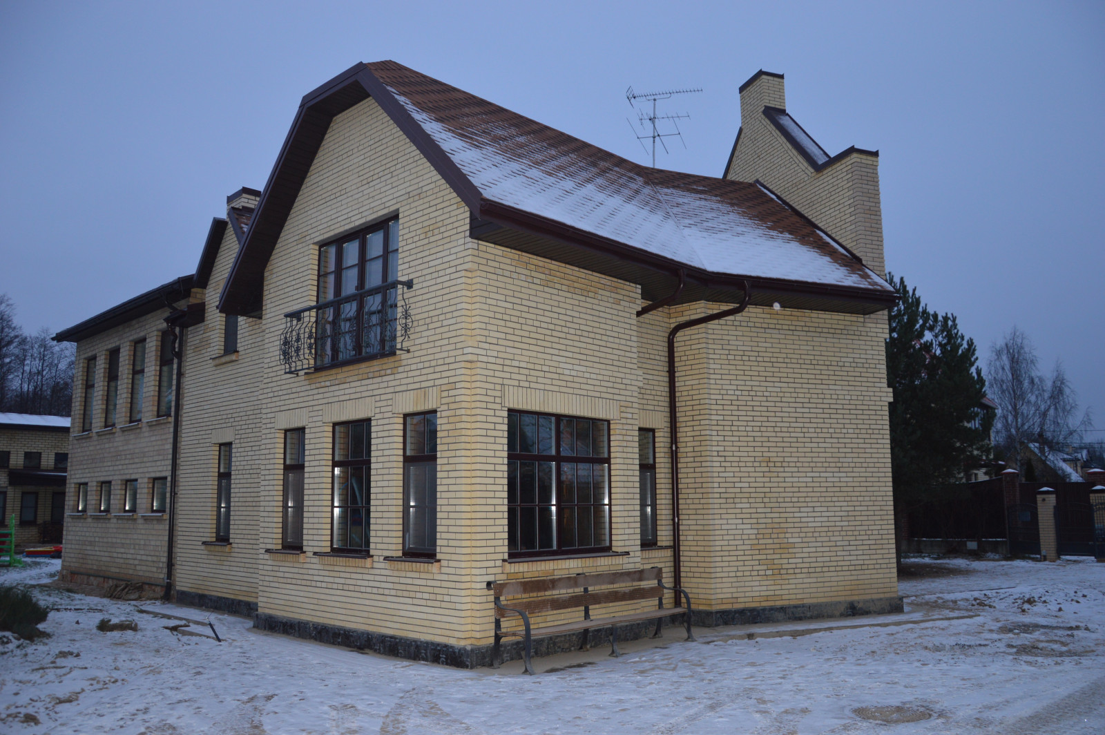 Обложка проекта: Петергоф. Дом из кирпича