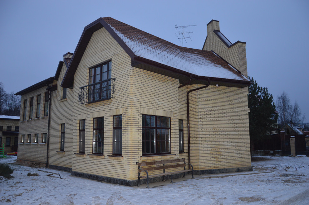 Обложка проекта: Петергоф. Дом из кирпича