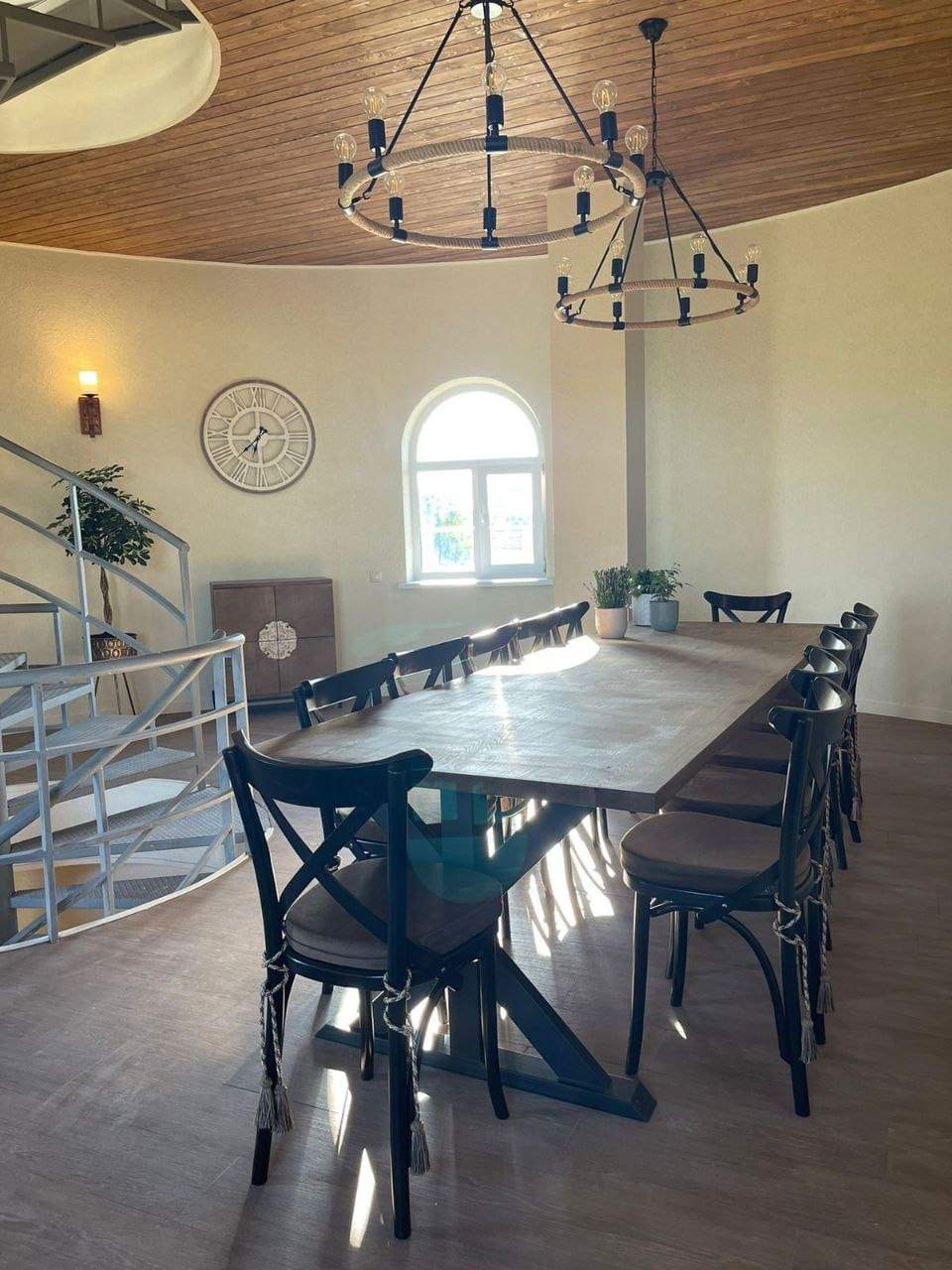 Этническая столовая группа для Мельницы в Этническом стиле