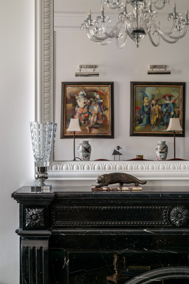 Телевизор над камином