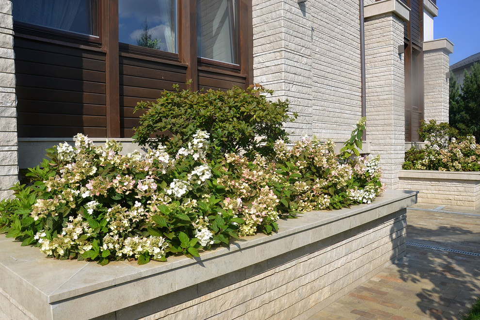 Современный сад в КП "Бенелюкс" вилла 1