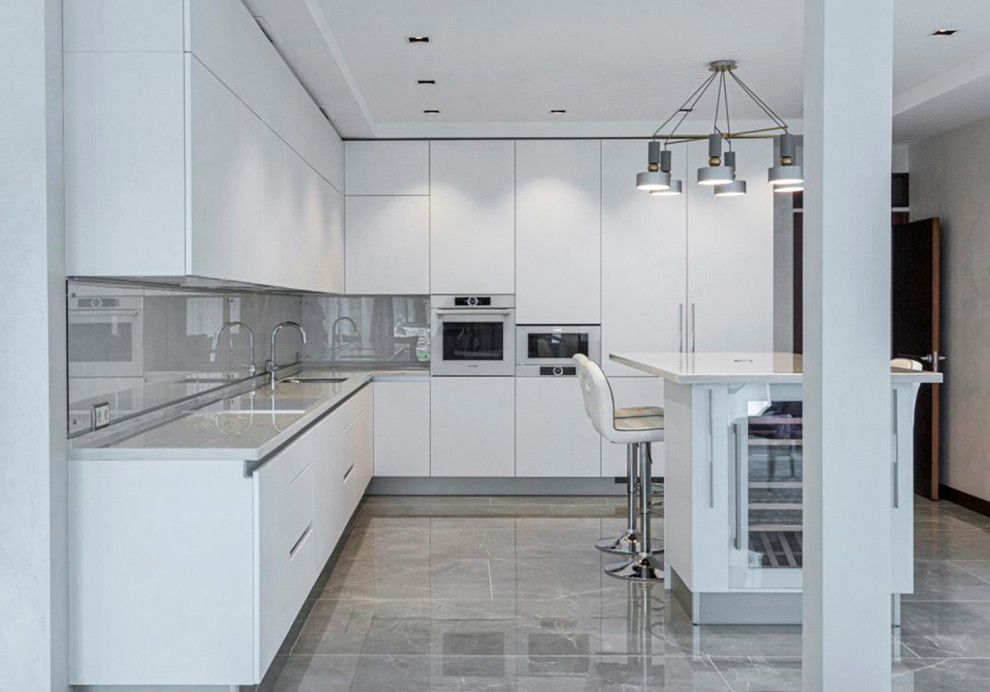 Обложка проекта: Белая кухня с белой столешницей