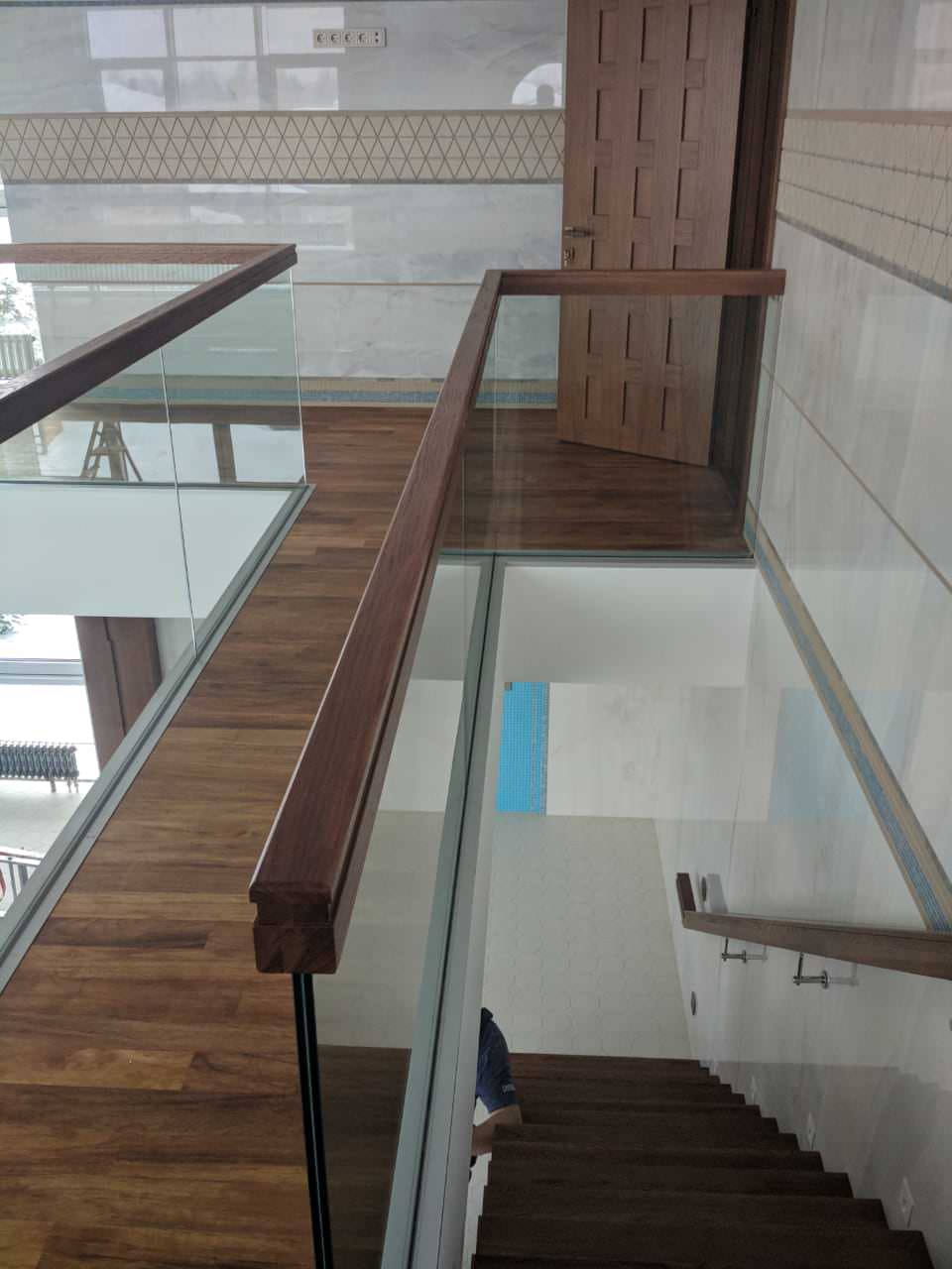 Обложка проекта: Стеклянные ограждения в частном доме