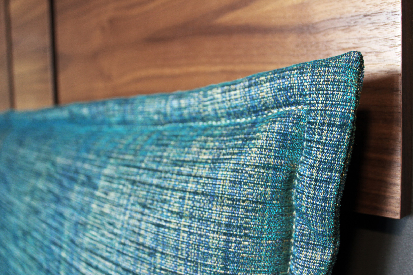 Черный, дерево и бирюза