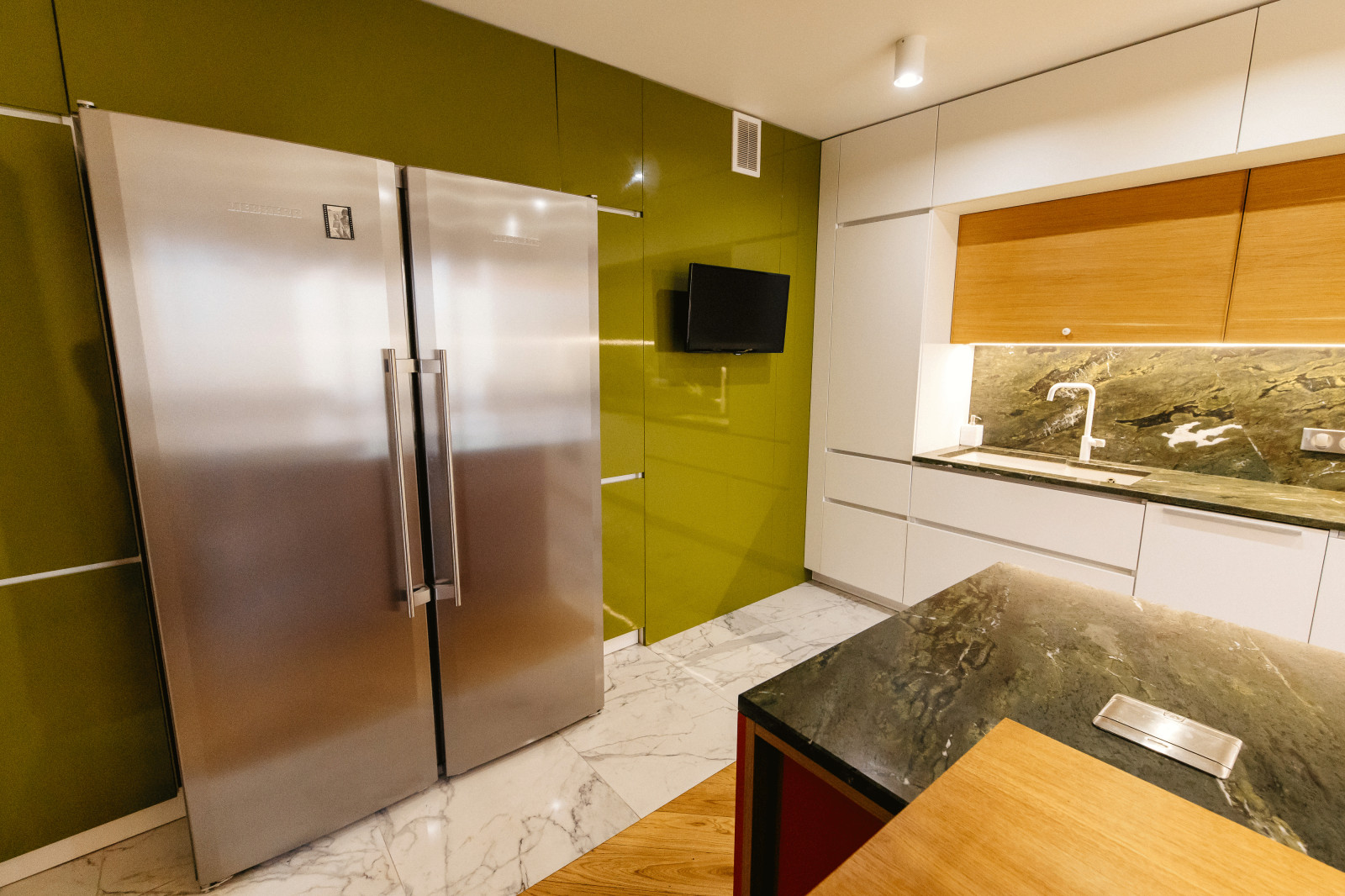 Двухдверный холодильник Результаты поиска Все результаты  Liebherr, фасады и дек