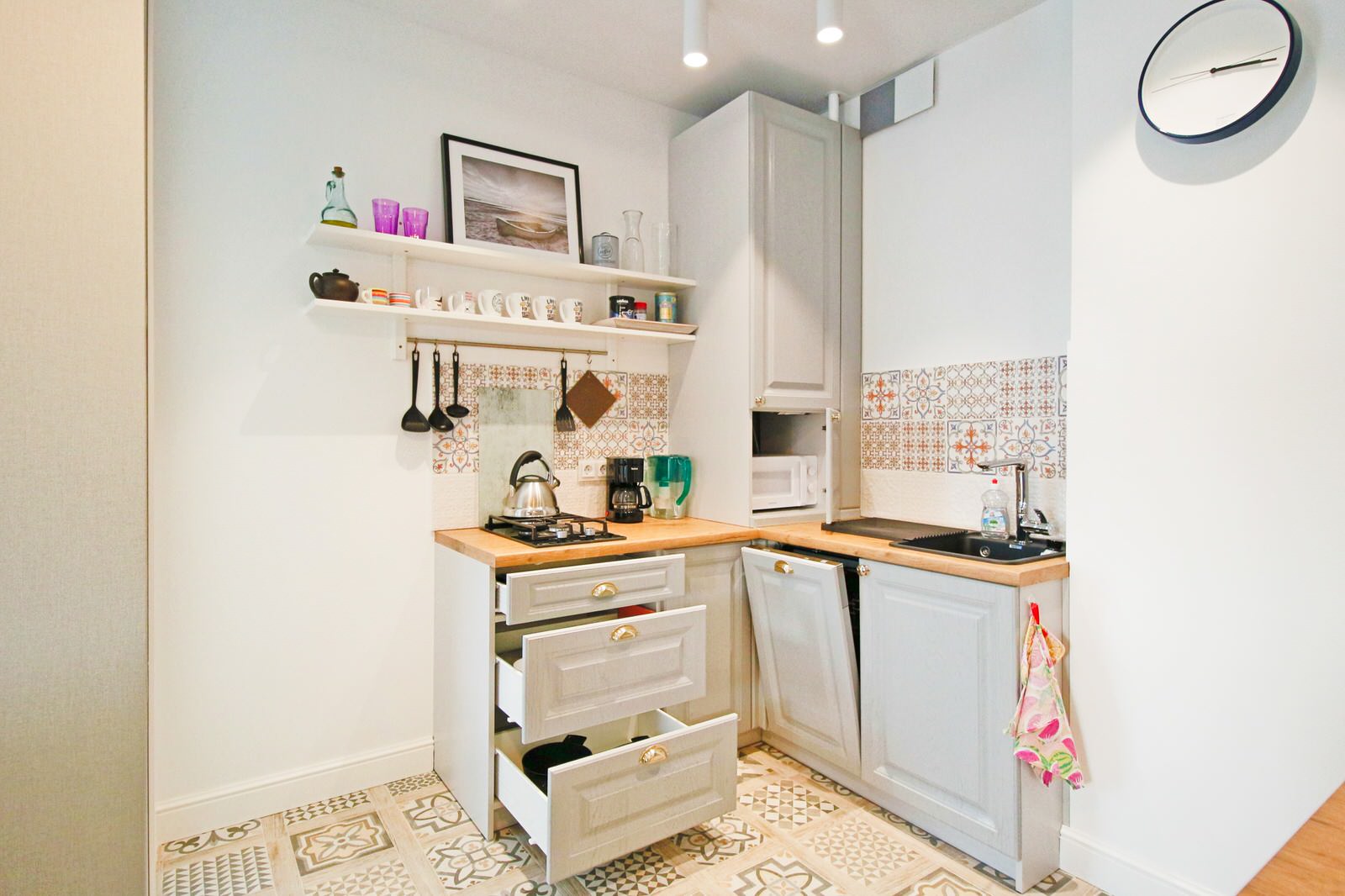 Стильно. Лаконично. Рядом с музеем янтаря