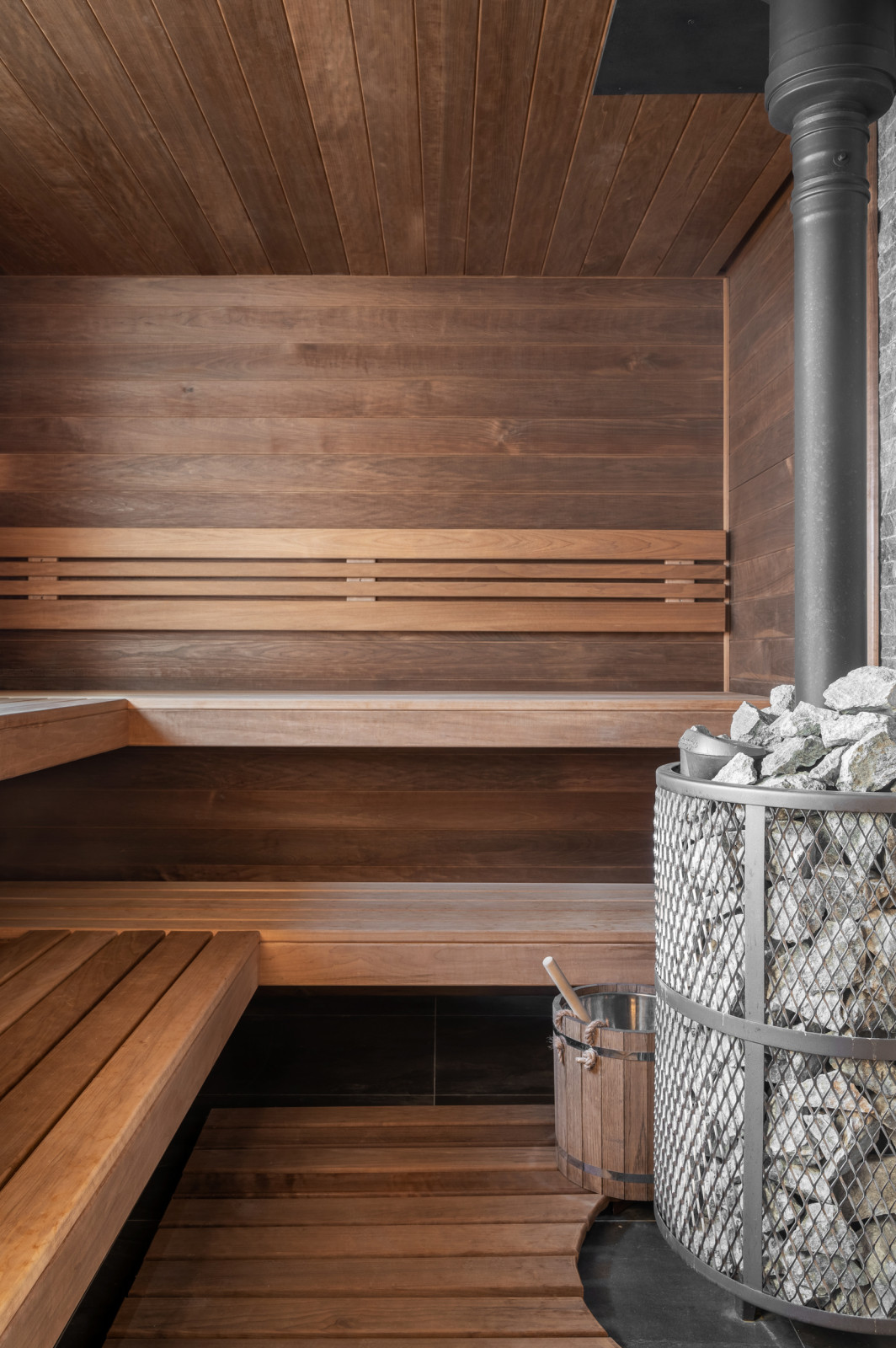 Банный дом 66 м² в темных тонах