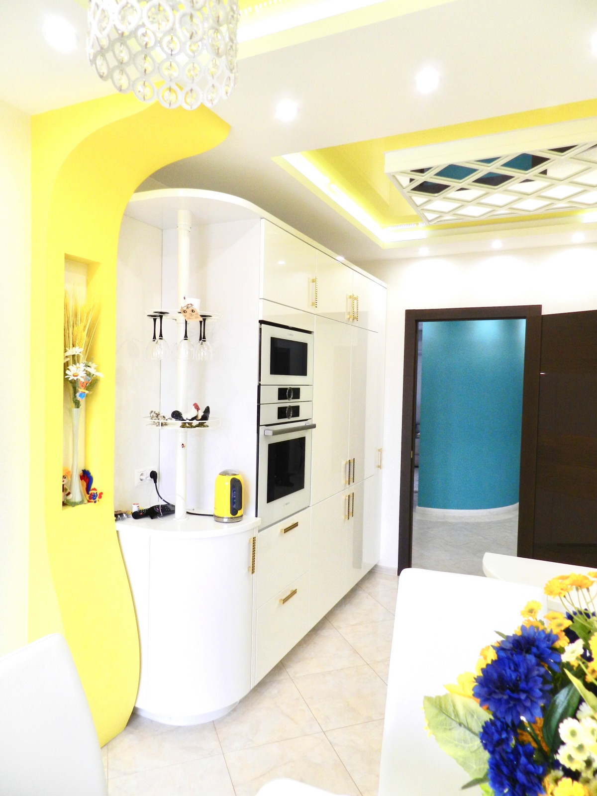 Ярки краски в современном мире.