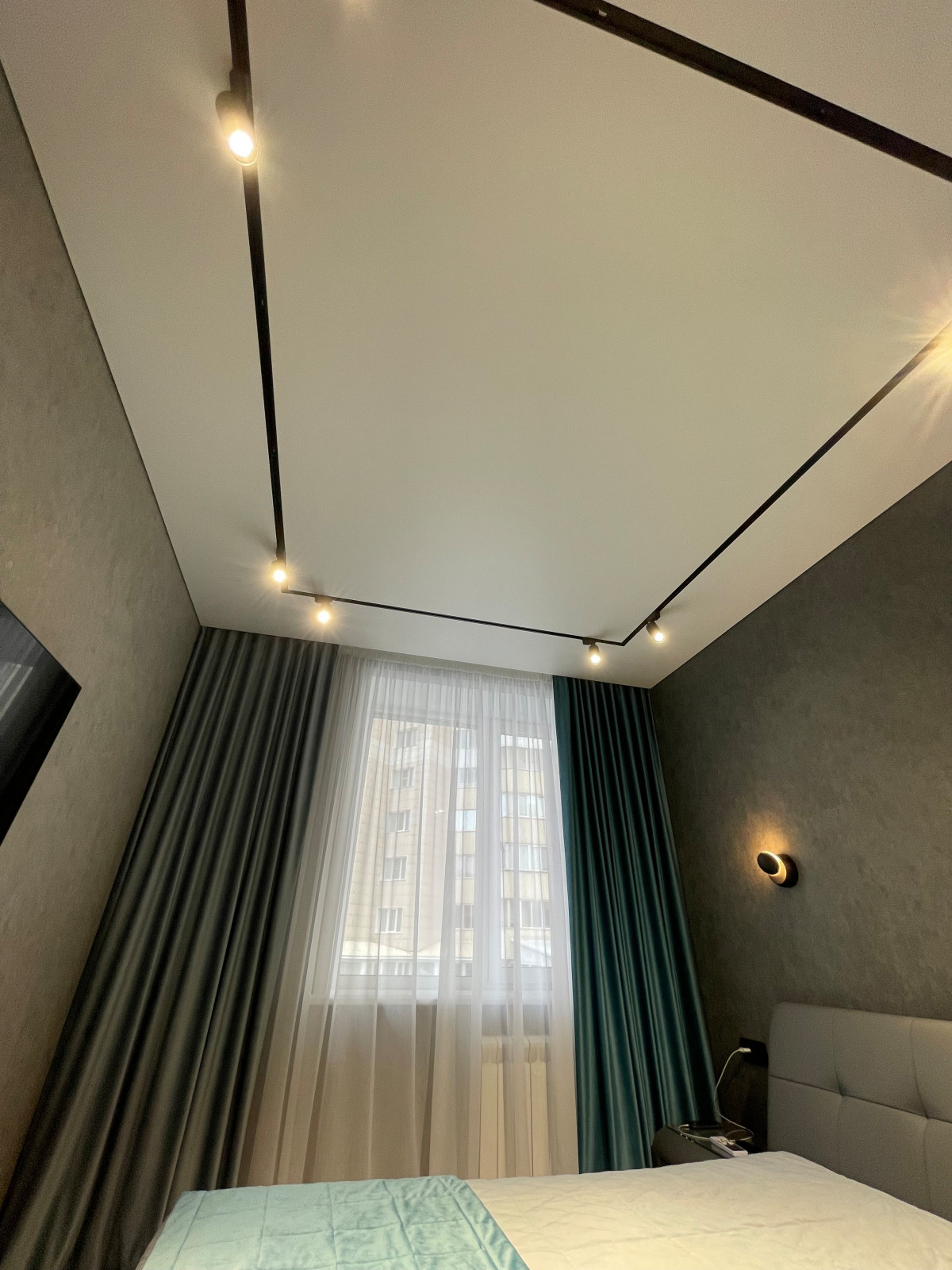 Теневые потолки в ЖК Заельцовский