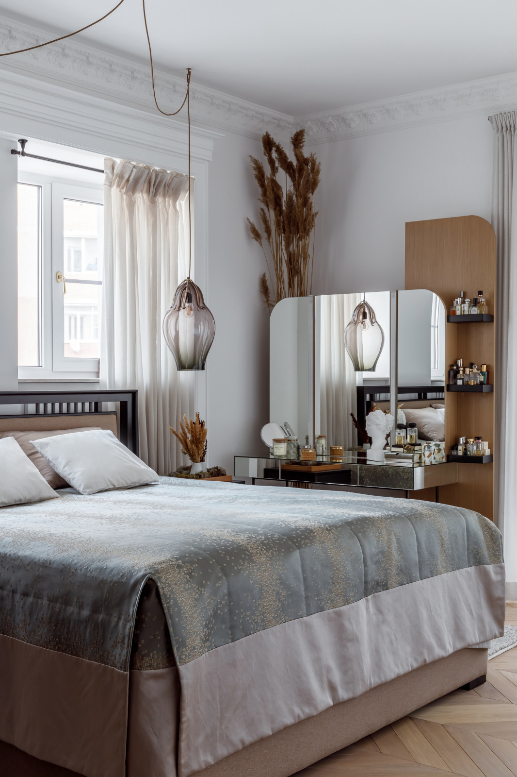 ГИПСОВАЯ ЛЕПНИНА АВРОРА в проекте дизайнера Аллы Куницы - квартира в Краснодаре