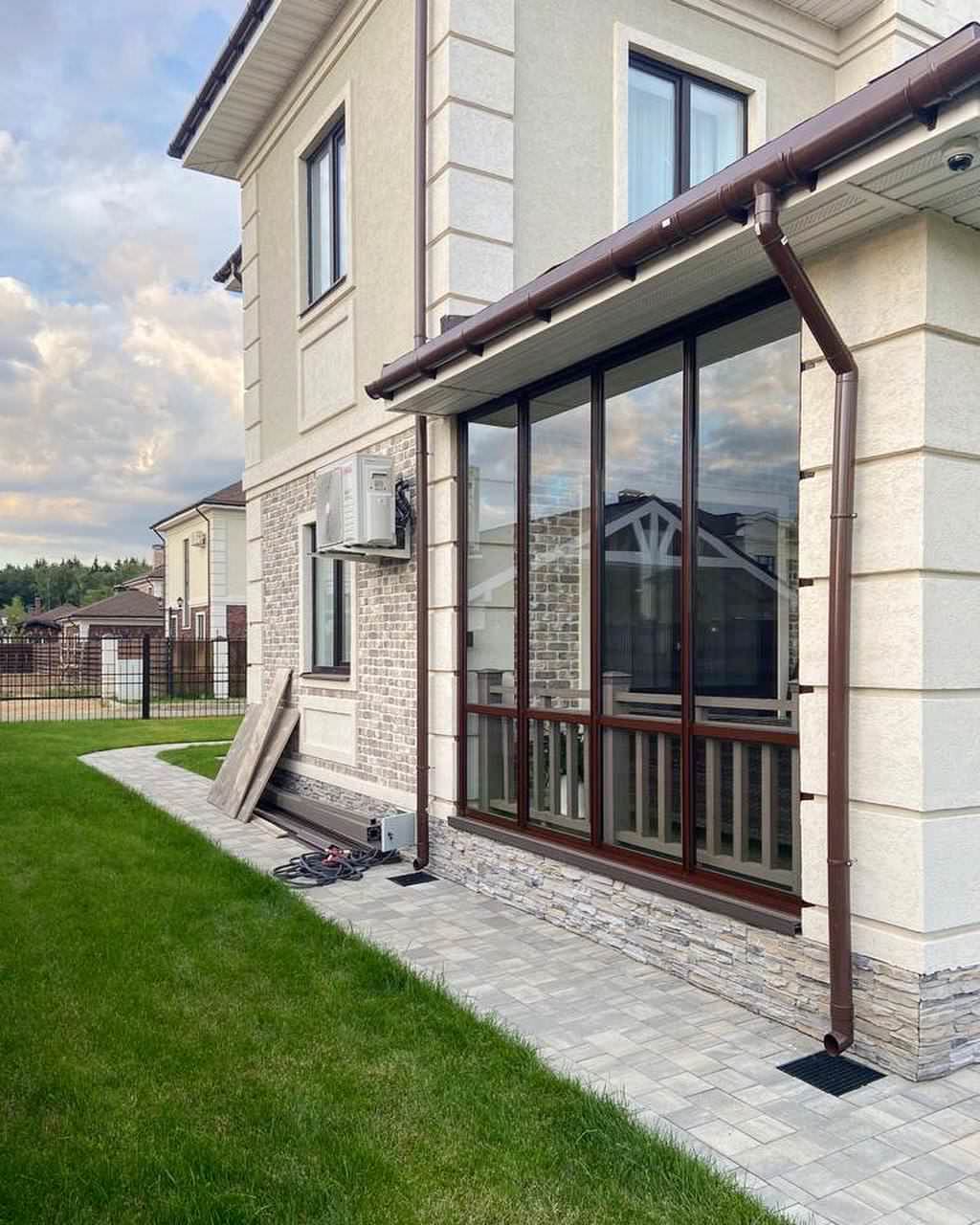 Раздвижное остекление веранды Люксист