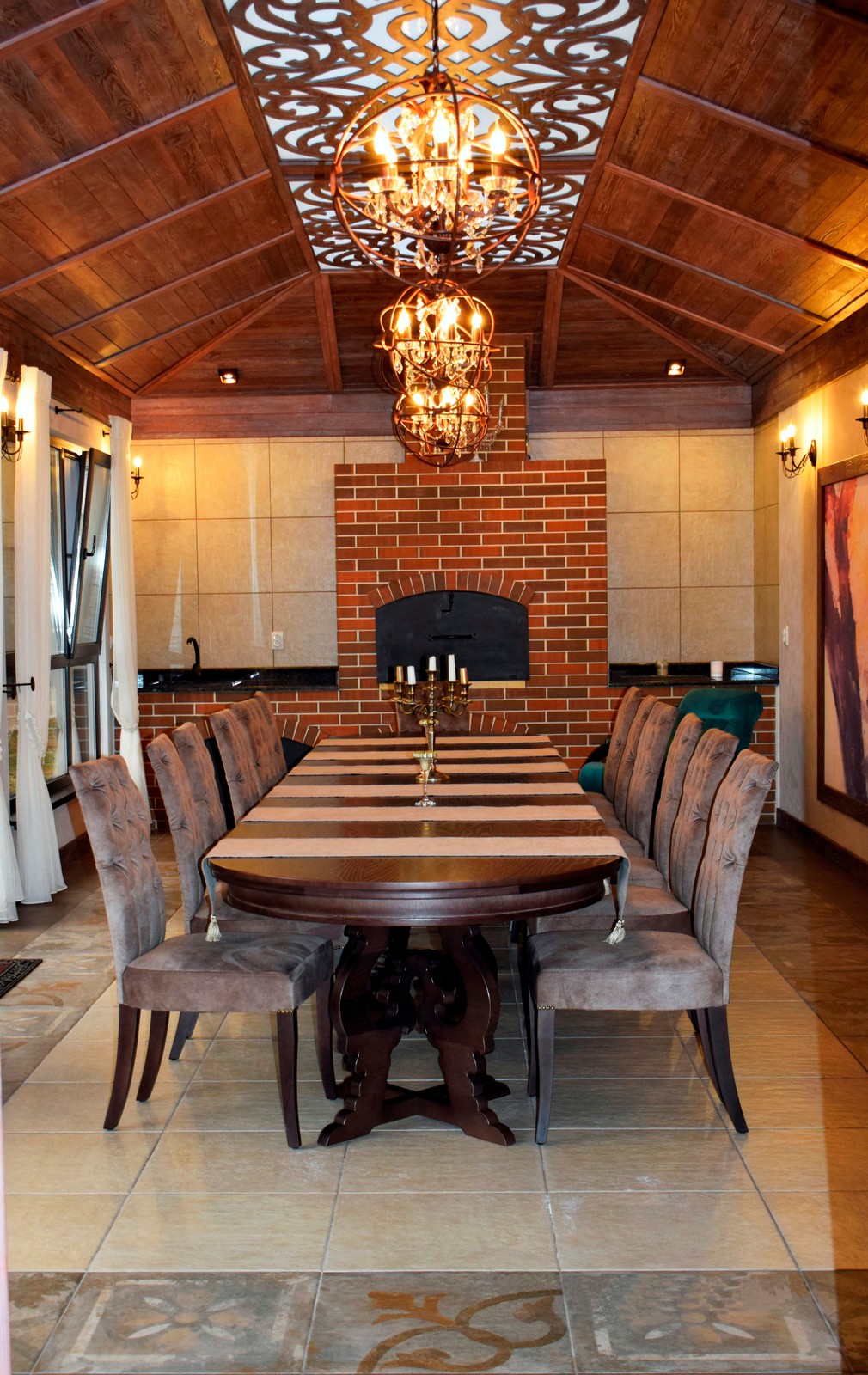 Реализованный проект домика для приема гостей с зоной барбекю