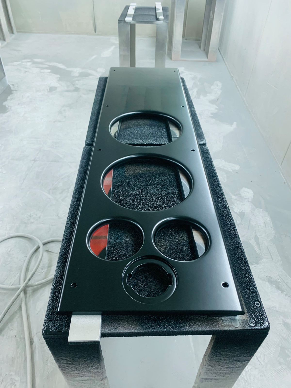 Обложка проекта: Открасили акустику нашим постоянным клиентам в ral 9005 и покрыли матовым лаком