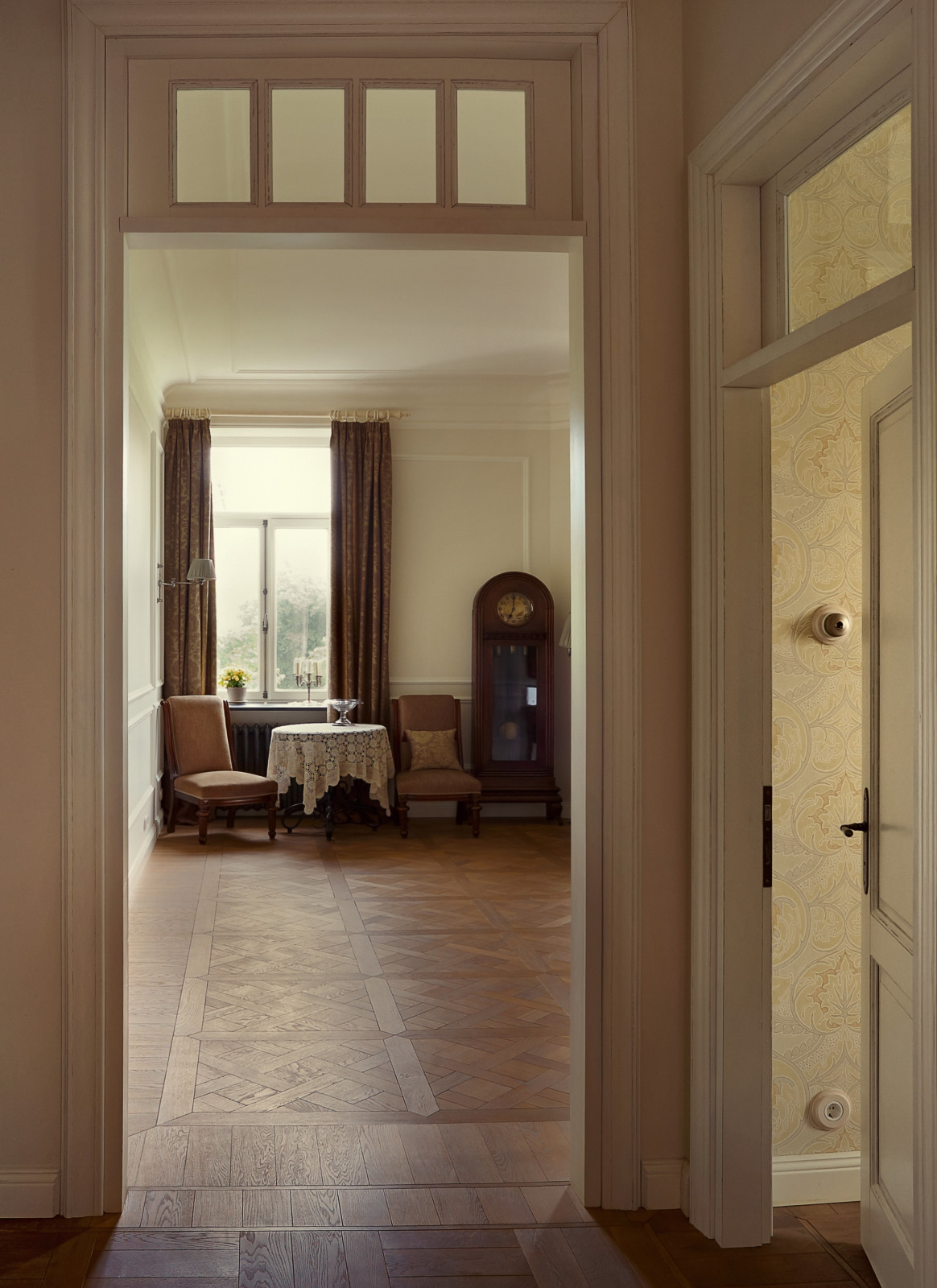 Вид из коридора в гостиную