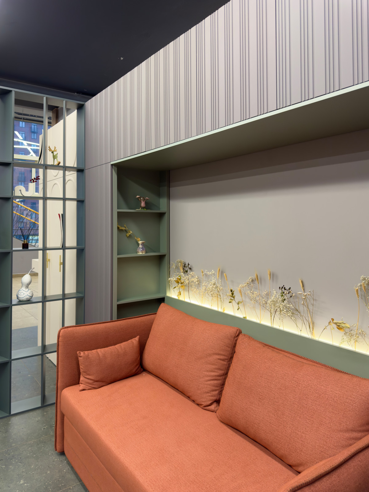 П-образный шкаф в шоуруме