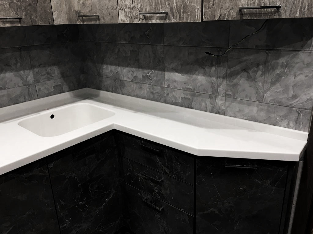 Подоконник-столешница из искусственного камня Corian