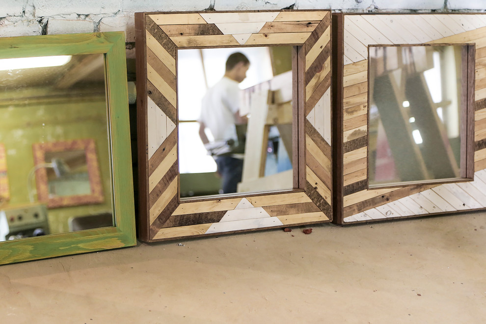 Портрет: Антон Коротков — кудесник зеркал и панно